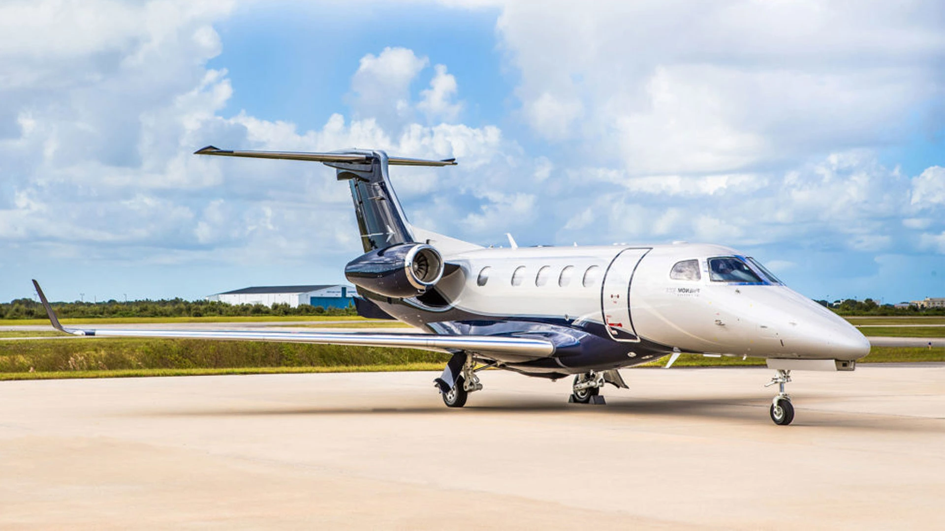 Embraer Phenom 300